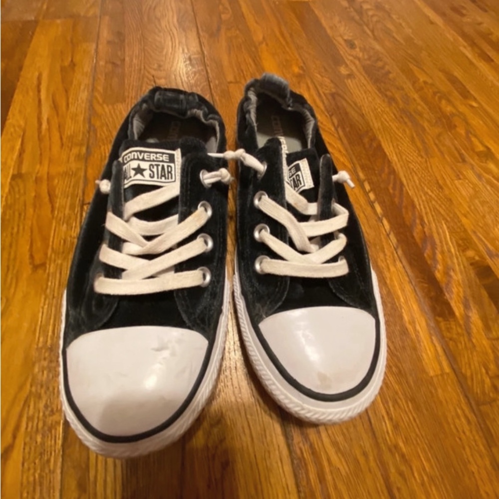 Converse tennis shoes